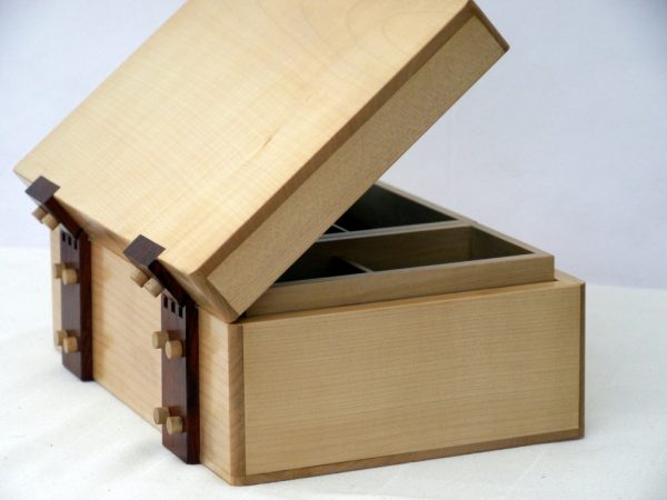 Rosewood and Maple Luxury Jewellery Box - Image 13