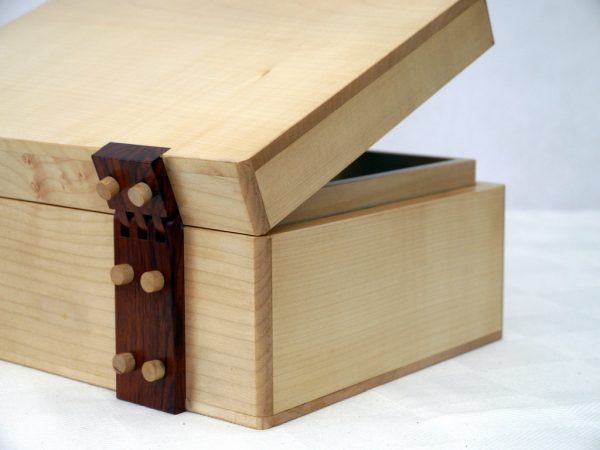 Rosewood and Maple Luxury Jewellery Box - Image 16