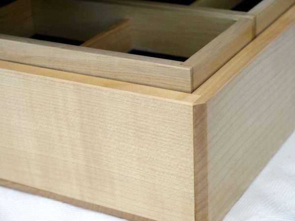 Rosewood and Maple Luxury Jewellery Box - Image 17