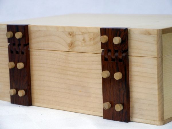 Rosewood and Maple Luxury Jewellery Box - Image 18