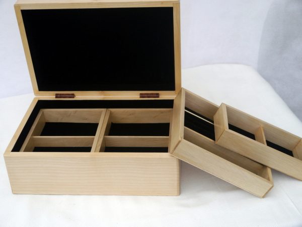 Rosewood and Maple Luxury Jewellery Box - Image 20