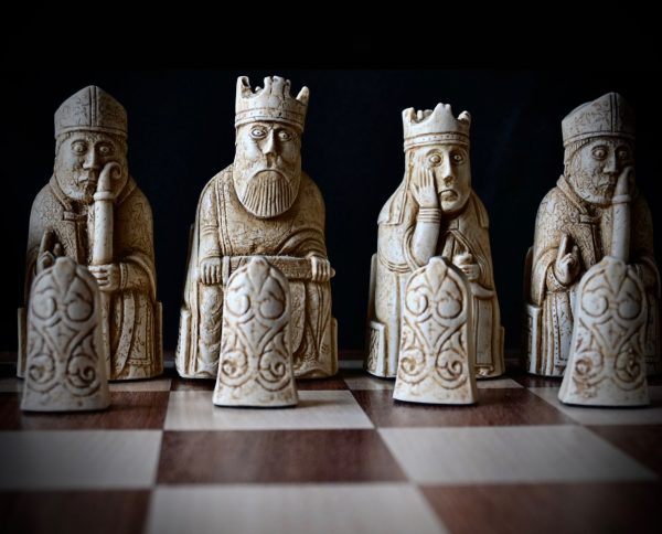 Berkeley Chess - Isle of Lewis Chess Set - Ivory and Brown