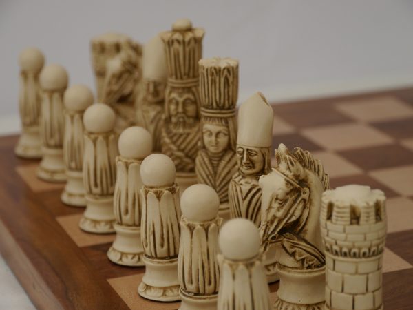 Berkeley Chess Ltd - Victorian Chess Set - Ivory and Brown - Image 2