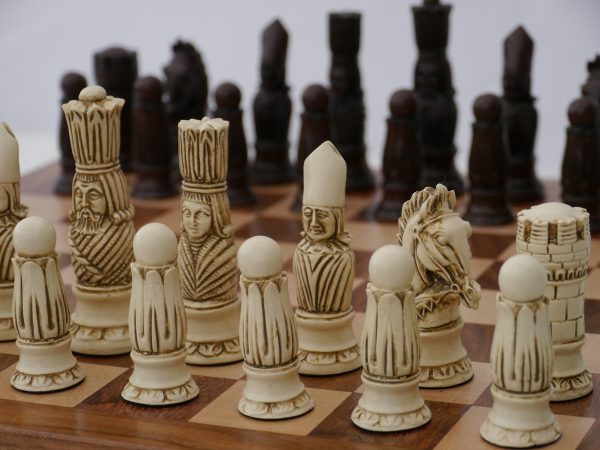 Berkeley Chess Ltd - Victorian Chess Set - Ivory and Brown - Image 3