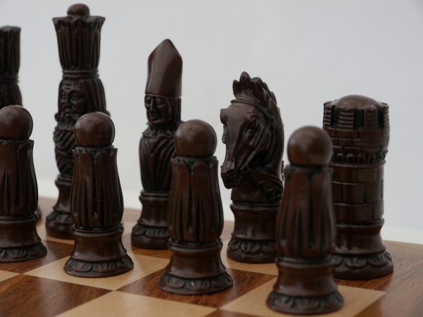 Berkeley Chess Ltd - Victorian Chess Set - Ivory and Brown - Image 6