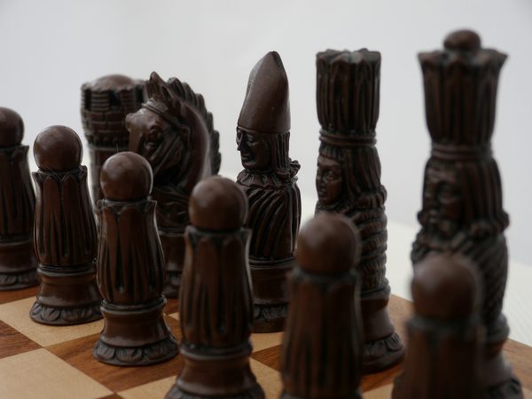 Berkeley Chess Ltd - Victorian Chess Set - Ivory and Brown - Image 7
