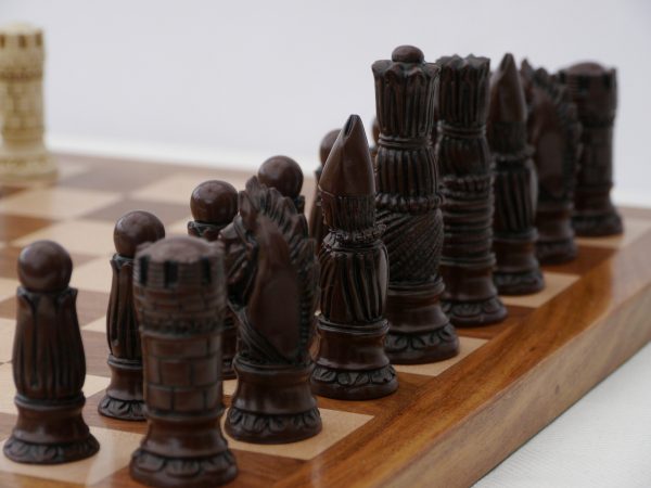 Berkeley Chess Ltd - Victorian Chess Set - Ivory and Brown - Image 8