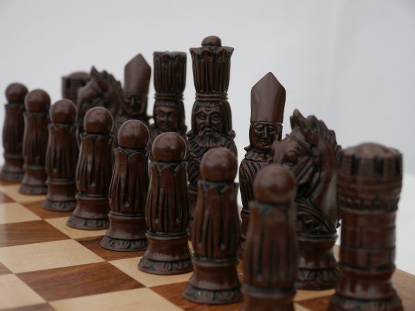 Berkeley Chess Ltd - Victorian Chess Set - Ivory and Brown - Image 10