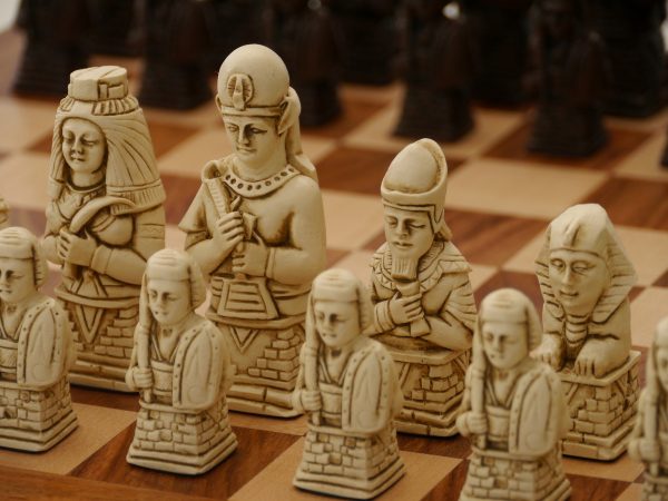 Berkeley Chess Ltd - Egyptian Chess Set - Ivory and Brown