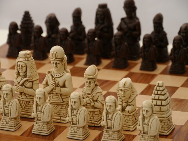 Berkeley Chess Ltd - Egyptian Chess Set - Ivory and Brown - Image 4