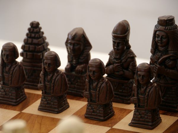 Berkeley Chess Ltd - Egyptian Chess Set - Ivory and Brown - Image 7