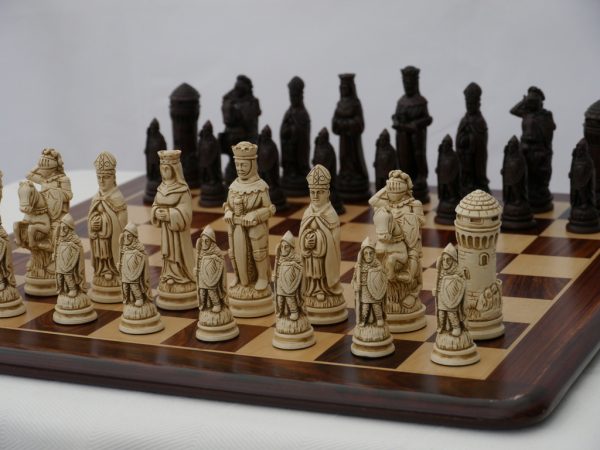 Berkeley Chess Ltd - Large Camelot Chess Set - Ivory and Brown - Image 4