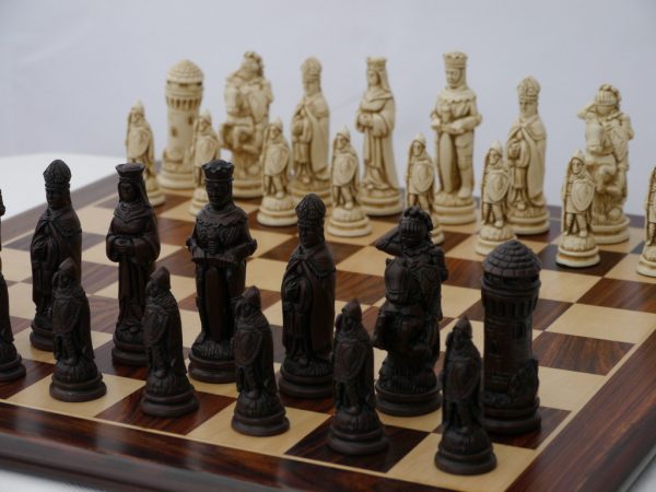 Berkeley Chess Ltd - Large Camelot Chess Set - Ivory and Brown - Image 8