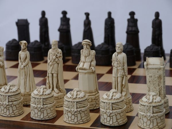 Berkeley Chess Ltd - Scottish Chess Set - Ivory and Brown - Image 6