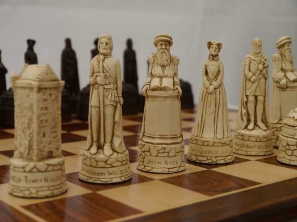 Berkeley Chess Ltd - Scottish Chess Set - Ivory and Brown - Image 8