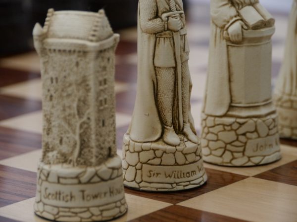 Berkeley Chess Ltd - Scottish Chess Set - Ivory and Brown - Image 11