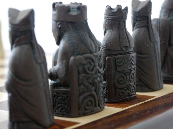 Berkeley Chess Ltd - Isle of Lewis Chess Set - Ivory and Brown - Image 2