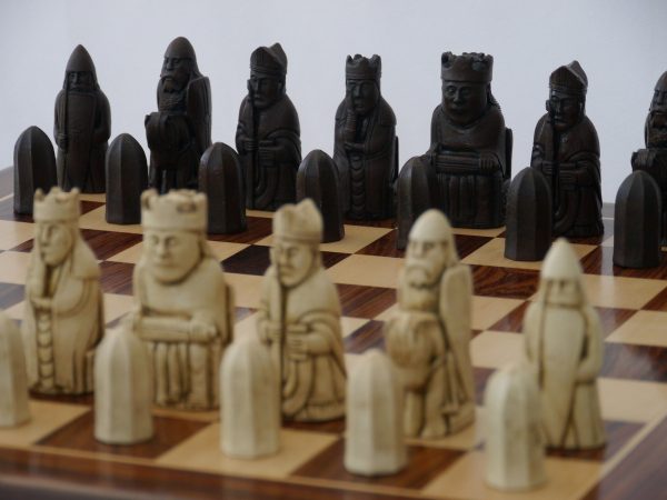 Berkeley Chess Ltd - Isle of Lewis Chess Set - Ivory and Brown