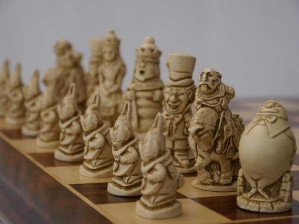 Berkeley Chess Ltd - Alice in Wonderland Chess Set - Ivory and Brown - Image 2