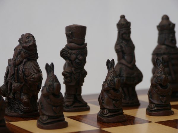 Berkeley Chess Ltd - Alice in Wonderland Chess Set - Ivory and Brown - Image 5