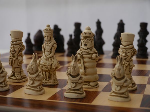 Berkeley Chess Ltd - Alice in Wonderland Chess Set - Ivory and Brown - Image 6
