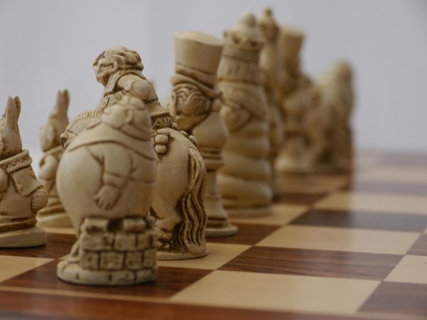 Berkeley Chess Ltd - Alice in Wonderland Chess Set - Ivory and Brown - Image 8