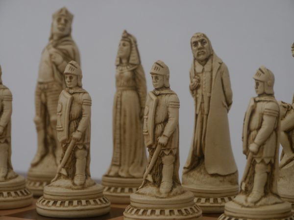Berkeley Chess Ltd - Shakespeare - Ivory and Brown - Image 8