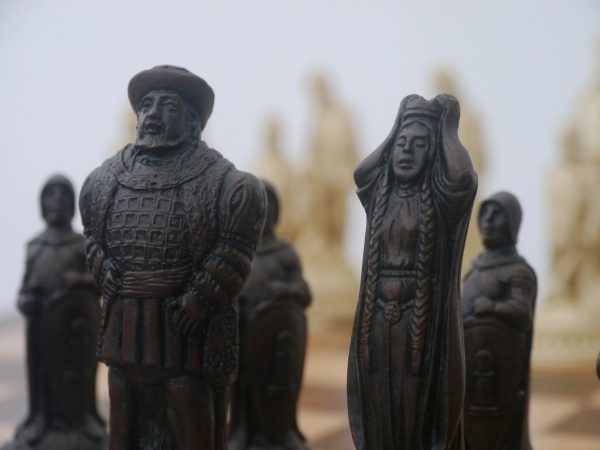 Berkeley Chess Ltd - Shakespeare - Ivory and Brown - Image 9