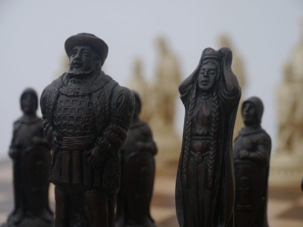 Berkeley Chess Ltd - Shakespeare - Ivory and Brown - Image 4