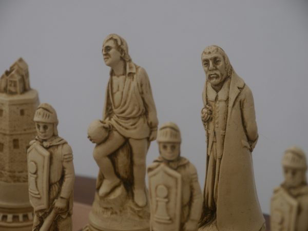 Berkeley Chess Ltd - Shakespeare - Ivory and Brown - Image 10