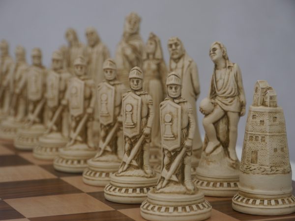 Berkeley Chess Ltd - Shakespeare - Ivory and Brown - Image 11