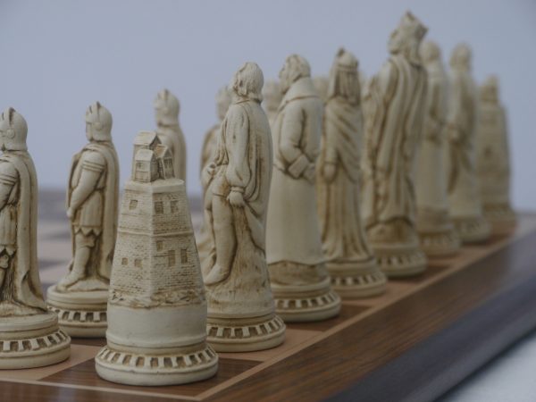 Berkeley Chess Ltd - Shakespeare - Ivory and Brown - Image 13