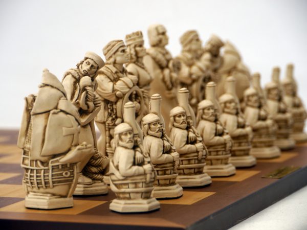 Berkeley Chess Ltd - Christopher Columbus - Ivory and Brown - Image 2