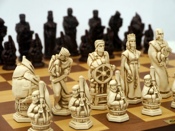 Berkeley Chess Ltd - Christopher Columbus - Ivory and Brown - Image 4