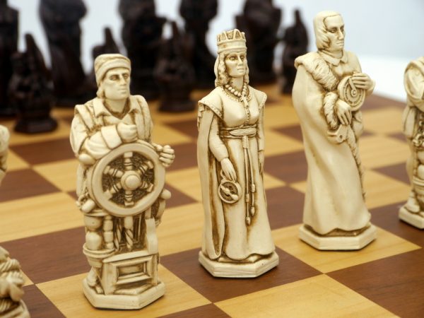 Berkeley Chess Ltd - Christopher Columbus - Ivory and Brown - Image 5