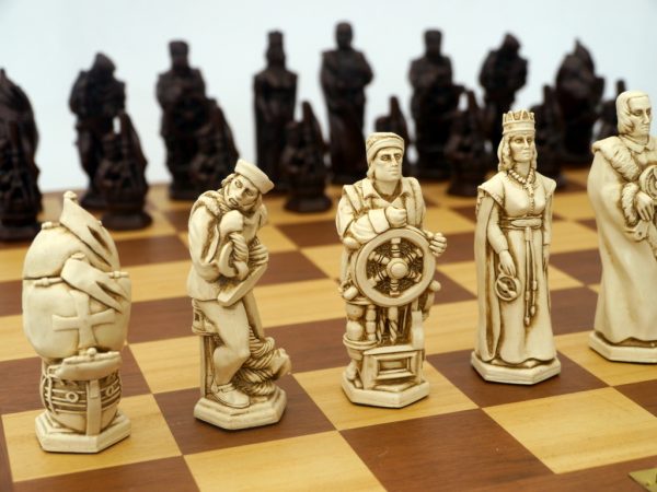 Berkeley Chess Ltd - Christopher Columbus - Ivory and Brown - Image 6