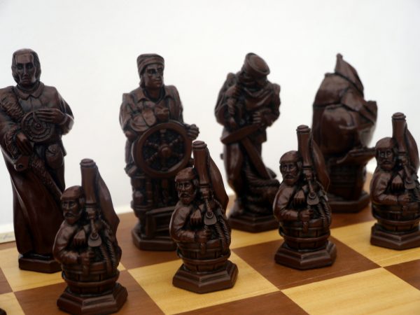 Berkeley Chess Ltd - Christopher Columbus - Ivory and Brown - Image 7