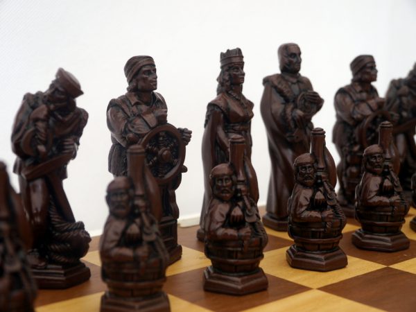 Berkeley Chess Ltd - Christopher Columbus - Ivory and Brown - Image 8