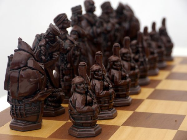 Berkeley Chess Ltd - Christopher Columbus - Ivory and Brown - Image 9