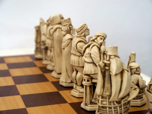Berkeley Chess Ltd - Christopher Columbus - Ivory and Brown - Image 10