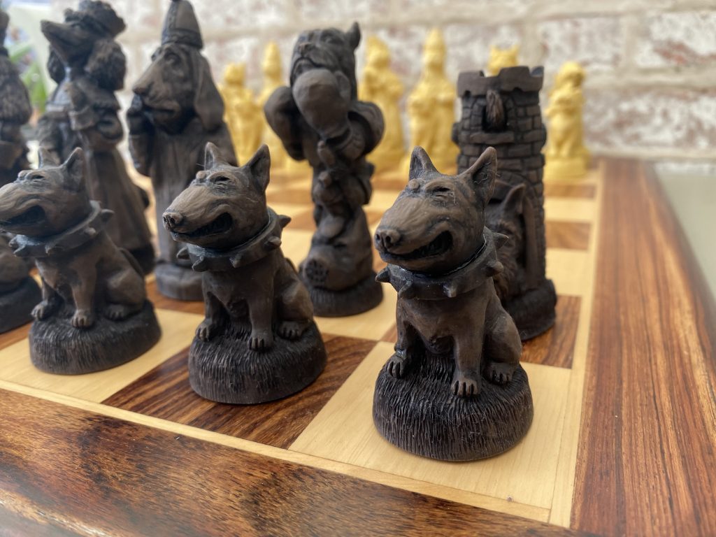 Berkeley Chess Ltd - Cats and Dogs - BROWN - ChessBaron Chess Sets ...