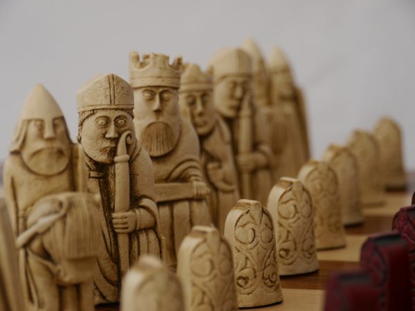 Berkeley Chess Ltd - Isle of Lewis Chess Set - Ivory and Red - Image 2