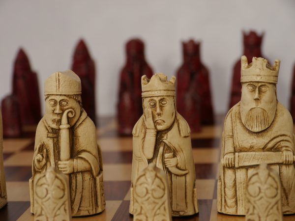 Berkeley Chess Ltd - Isle of Lewis Chess Set - Ivory and Red - Image 6