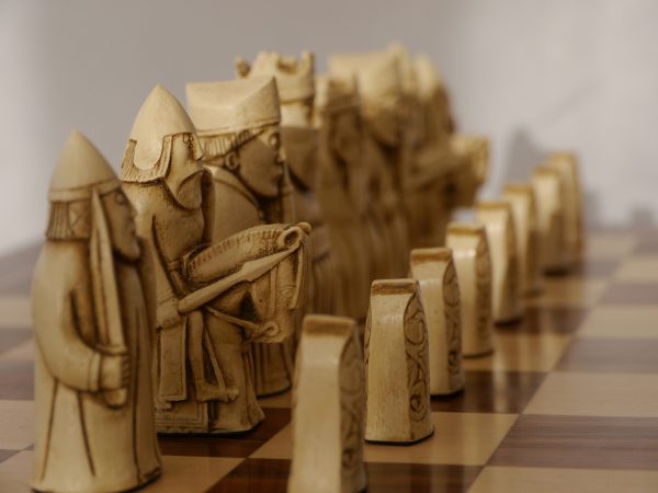Berkeley Chess Ltd - Isle of Lewis Chess Set - Ivory and Red - Image 7