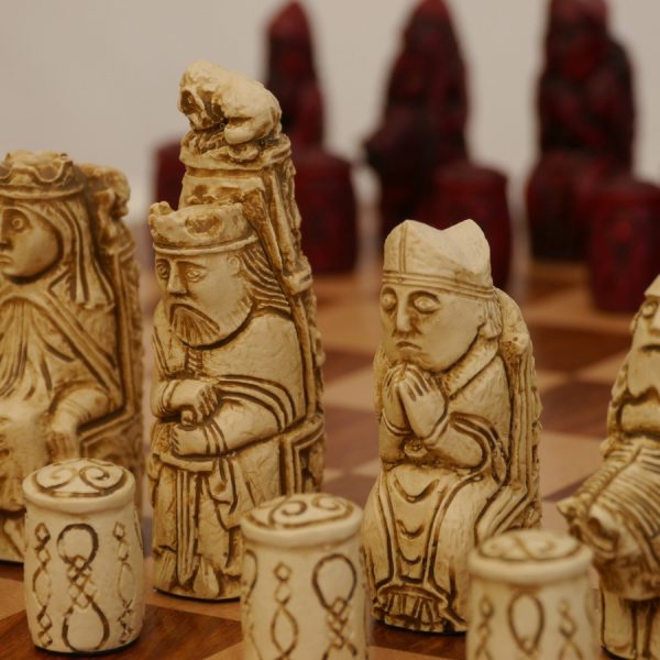 Berkeley Chess Ltd - Medieval Chess Set - Ivory and Red