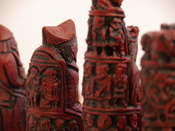 Berkeley Chess Ltd - Medieval Chess Set - Ivory and Red - Image 4