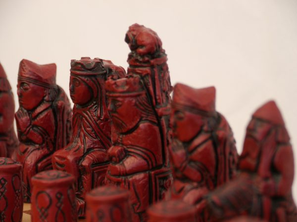 Berkeley Chess Ltd - Medieval Chess Set - Ivory and Red - Image 5