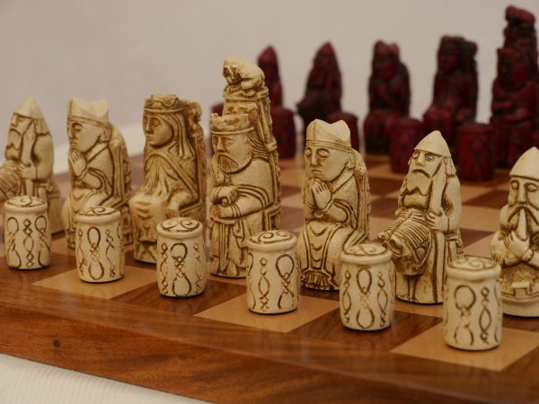 Berkeley Chess Ltd - Medieval Chess Set - Ivory and Red - Image 6