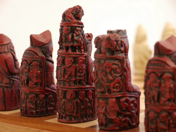 Berkeley Chess Ltd - Medieval Chess Set - Ivory and Red - Image 9