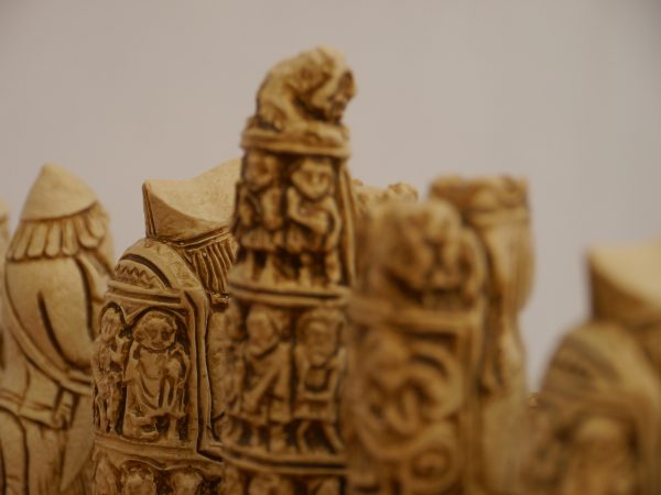 Berkeley Chess Ltd - Medieval Chess Set - Ivory and Red - Image 11
